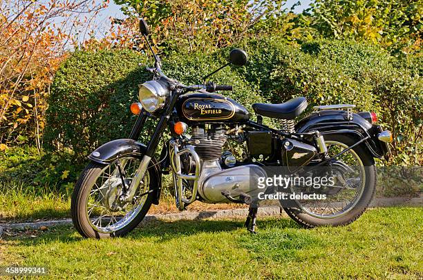 indian motorcycle royal enfield bullet - indian royal enfield stock pictures, royalty-free photos & images