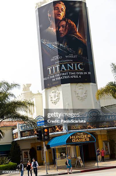 "titanic 3d" and "the hunger games" movies posters at theater - the hunger games 2012 film 個照片及圖片檔