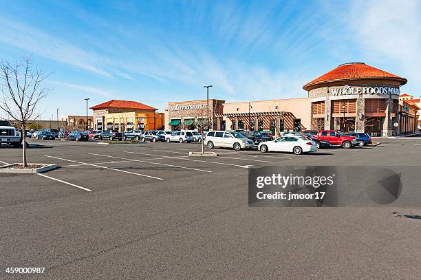 whole foods market - whole foods fotografías e imágenes de stock