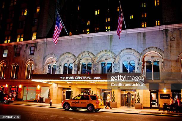 park central hotel in the evening, new york - 7th avenue stockfoto's en -beelden