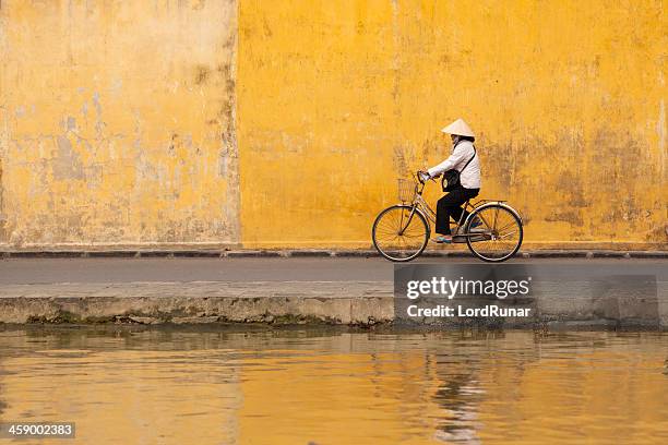 frau auf fahrrad - cycling vietnam stock-fotos und bilder