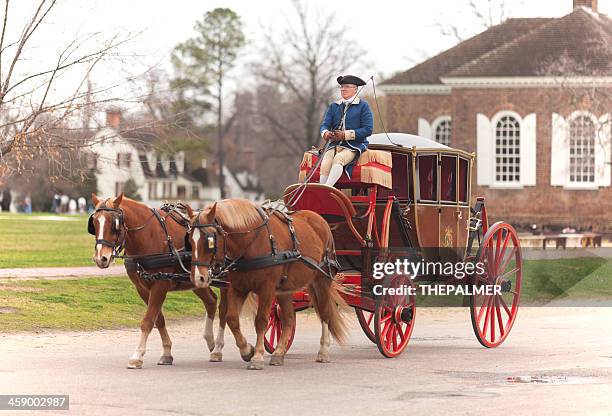 carruagem ride em williamsburg virgínia - estilo colonial imagens e fotografias de stock