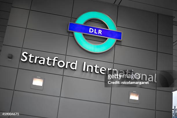 stratford station, perto do parque olímpico de londres - stratford london - fotografias e filmes do acervo