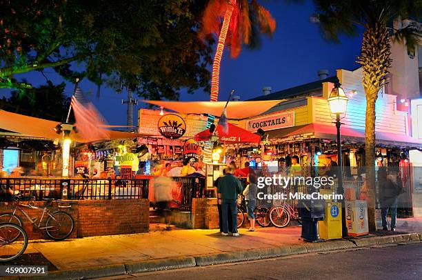 willie t's bar, key west, florida - duval street stock-fotos und bilder