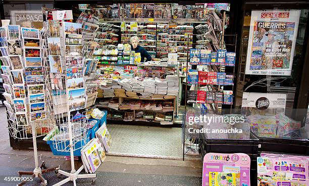 newsstand in paris - paris postcard stock pictures, royalty-free photos & images