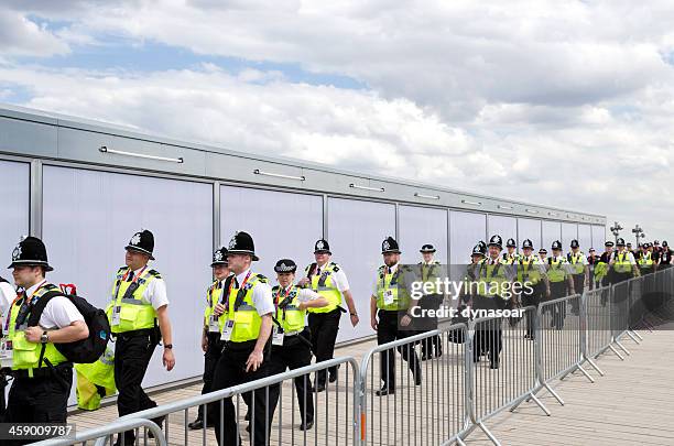 polizia presso i giochi olimpici di londra 2012 - antiche olimpiadi foto e immagini stock