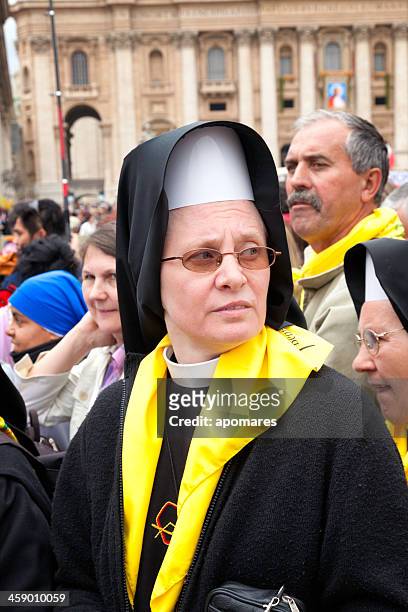 freiras durante beatificação jean paul ii - beatificação - fotografias e filmes do acervo
