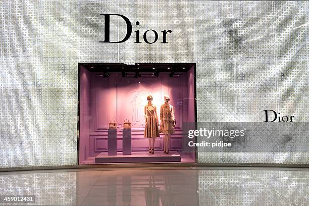 christian dior janela exibição no dubai mall - sapato christian dior - fotografias e filmes do acervo