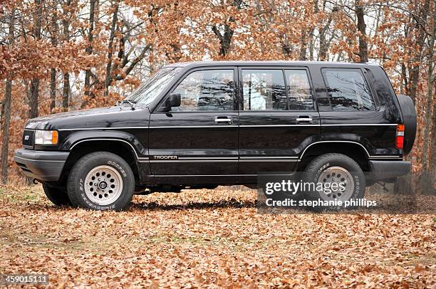 isuzu trooper 1992 model year - 20th century model car stock pictures, royalty-free photos & images