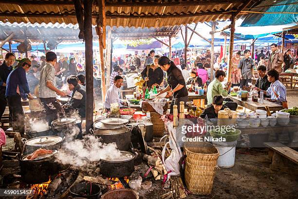 people eating at a street market in vietnam - vietnam stock pictures, royalty-free photos & images