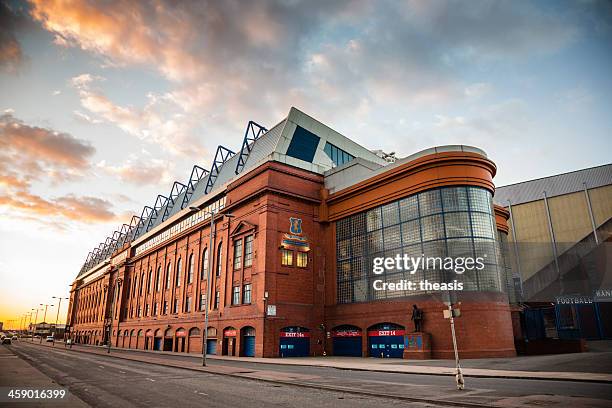 ibrox stadium, glasgow - parkwachter stockfoto's en -beelden