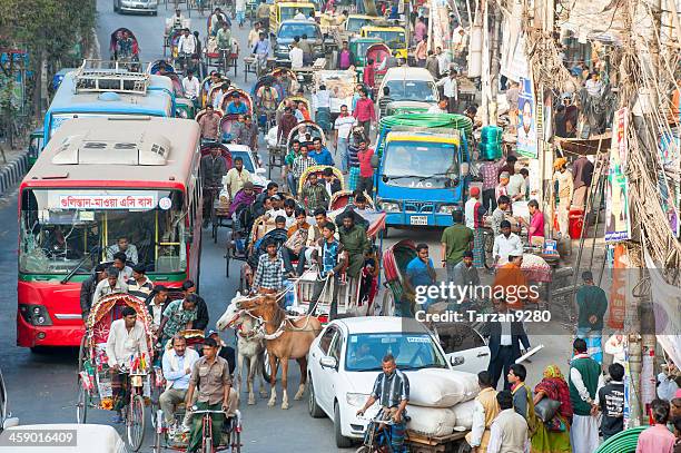 tráfego de rua ocupado em daca; bangladesh - bangladesh imagens e fotografias de stock