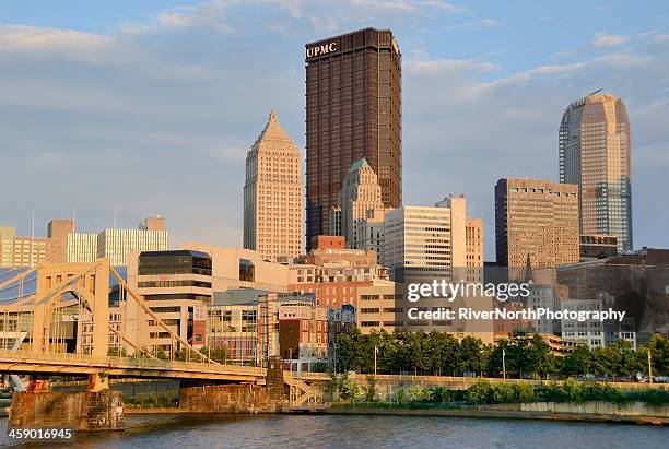 pittsburgh skyline - university of pittsburgh medical center stock pictures, royalty-free photos & images