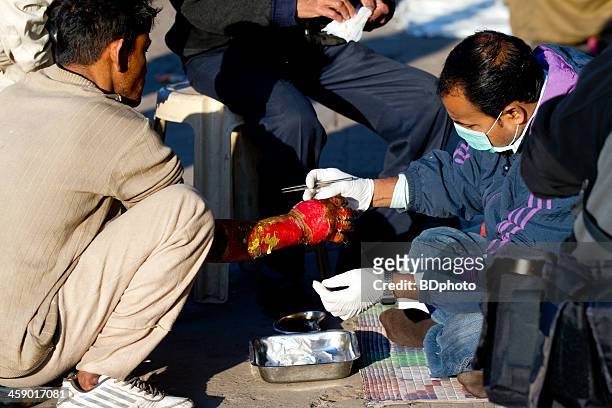 street clinic, new delhi, india - victim advocacy stock pictures, royalty-free photos & images