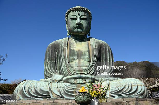 great buddha von kamakira - kamakura stock-fotos und bilder