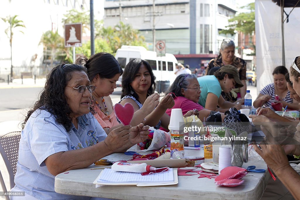 El Salvadorian mujer