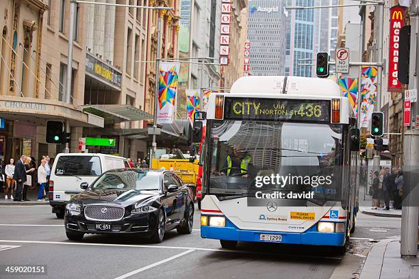 george street sydney bus - sydney buses stockfoto's en -beelden