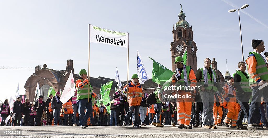 Demonstration und union Streik in Deutsch öffentlichen Dienstleistungen