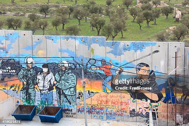 israeli west bank barrier - palestinian stockfoto's en -beelden