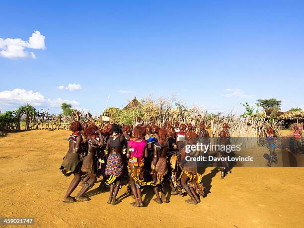 dança hamer - cultura tribal africana - fotografias e filmes do acervo