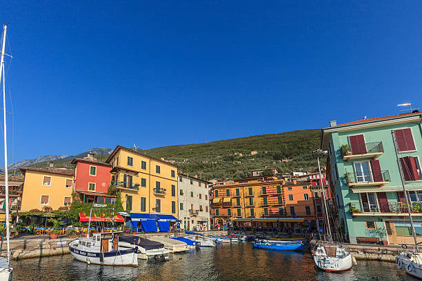 castelletto di brenzone, italia - castelletto di brenzone foto e immagini stock