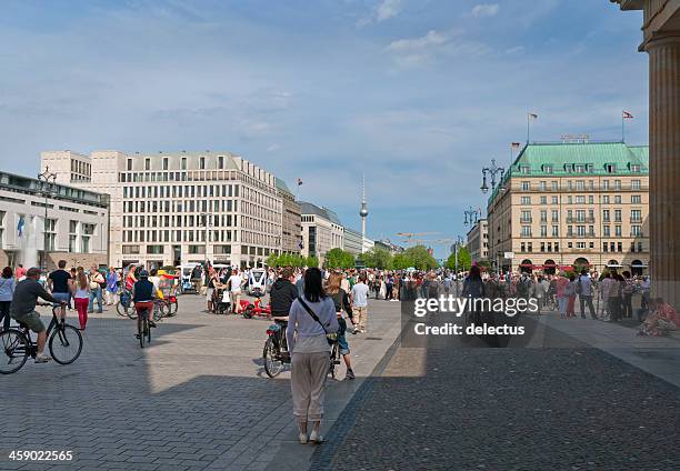 pariser platz berlim - avenida unter den linden - fotografias e filmes do acervo