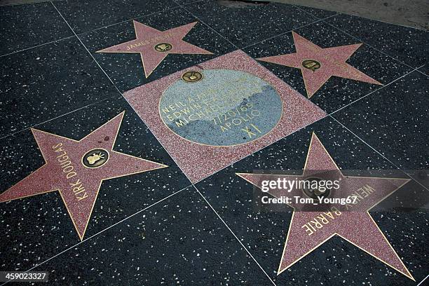 paseo de la fama de hollywood star apollo xi - imágenes de neil armstrong fotografías e imágenes de stock