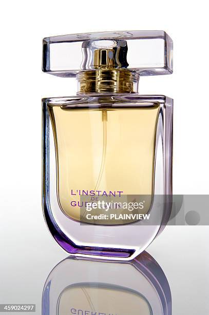 l'instant de guerlain - perfume sprayer stock-fotos und bilder