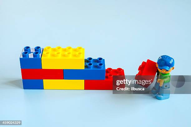 lego man building wall - lego 個照片及圖片檔