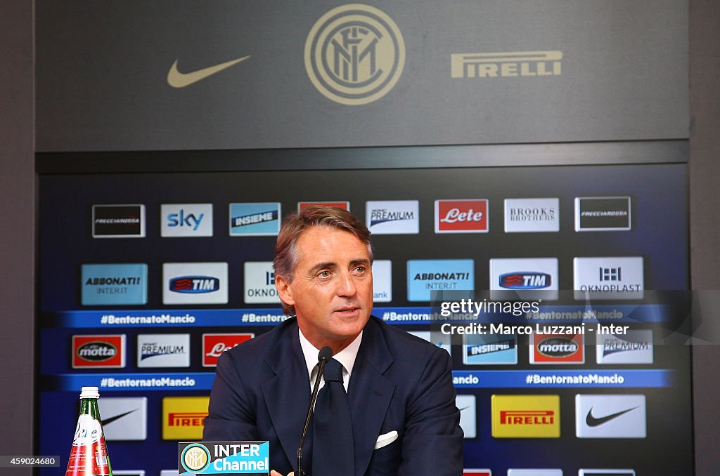 FC Internazionale Unveils New Coach Roberto Mancini