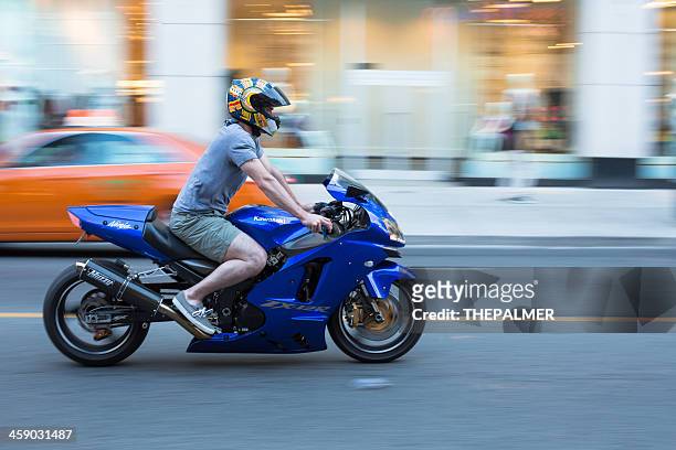 male motorcycle rider in toronto - 川崎重工 個照片及圖片檔