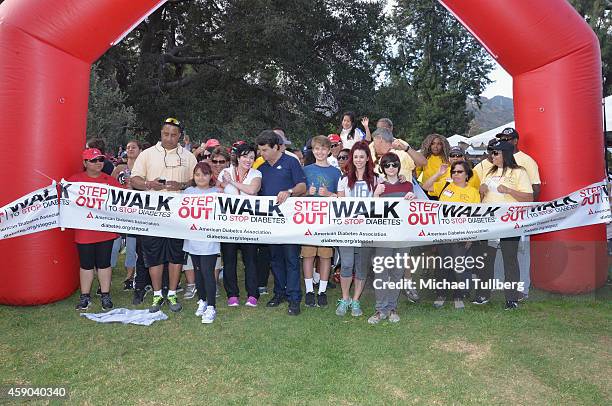 Dr. Bruce Hensel and actors Jacob Hopkins, Jillian Rose Reed and Robbie Tucker attend the American Diabetes Association Los Angeles' Step Out Walk at...