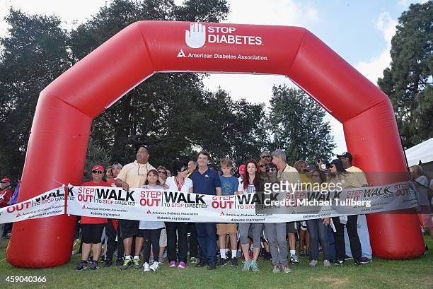 Dr. Bruce Hensel and actors Jacob Hopkins, Jillian Rose Reed and Robbie Tucker attend the American Diabetes Association Los Angeles' Step Out Walk at...