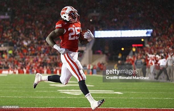 Melvin Gordon of the Wisconsin Badgers runs for a touchdown against the Nebraska Cornhuskers at Camp Randall Stadium on November 15, 2014 in Madison,...
