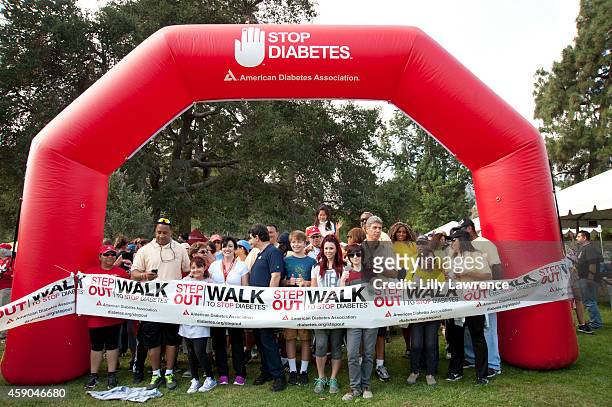 Dr. Bruce Hensel and actors Jacob Hopkins, Jillian Rose Reed and Robbie Tucker attend the American Diabetes Association Los Angeles' Step Out Walk at...
