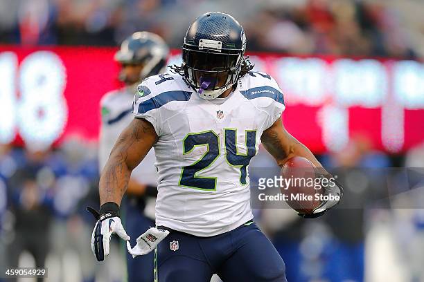 Marshawn Lynch of the Seattle Seahawks in action against the New York Giants at MetLife Stadium on December 15, 2013 in East Rutherford, New Jersey....