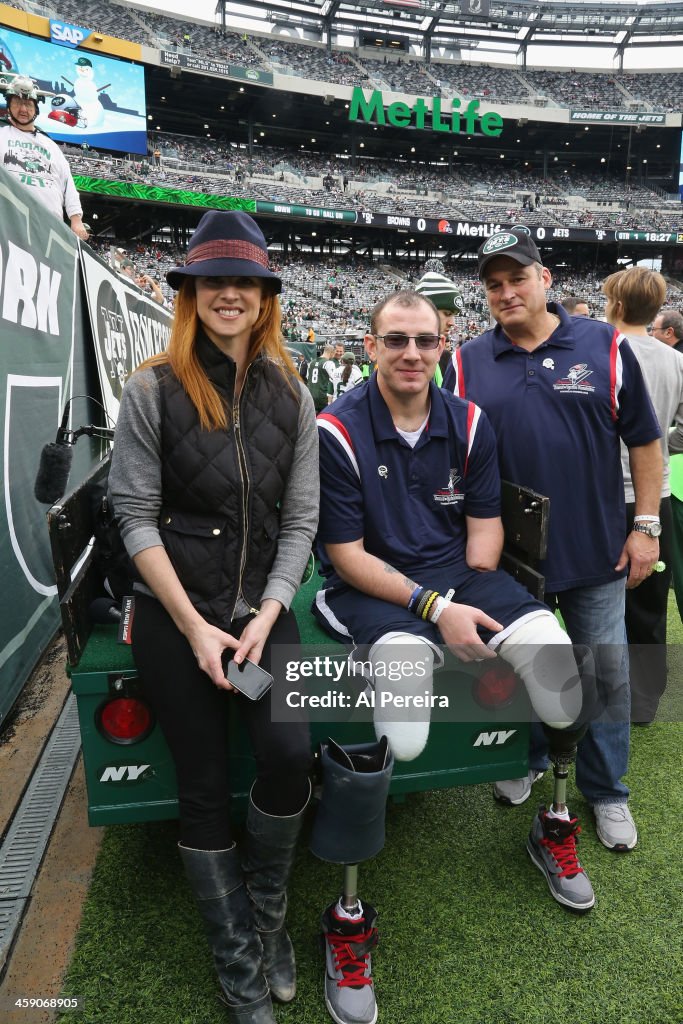 Celebrities Attend The Cleveland Browns Vs New York Jets Game - December 22, 2013
