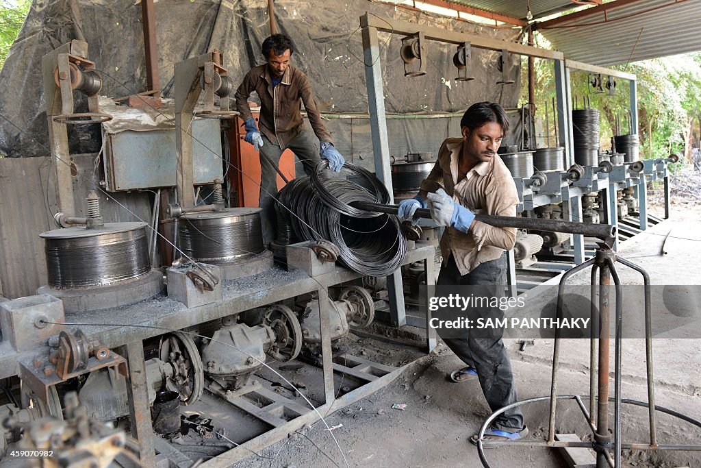 INDIA-RECYCLING-STEEL