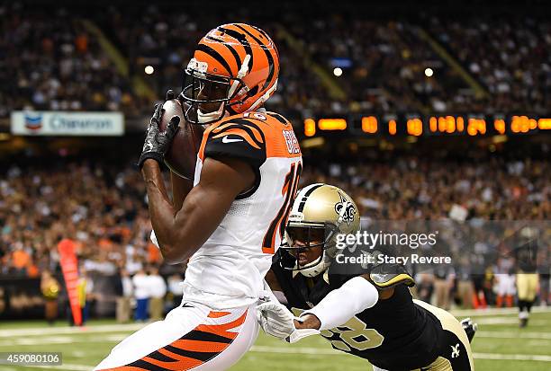 Green of the Cincinnati Bengals catches a touchdown pass as Keenan Lewis of the New Orleans Saints tries to defend during the second half at...