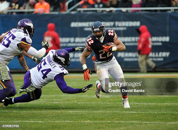 Matt Forte of the Chicago Bears runs past Jasper Brinkley of the Minnesota Vikings during the third quarter on November 16, 2014 at Soldier Field in...