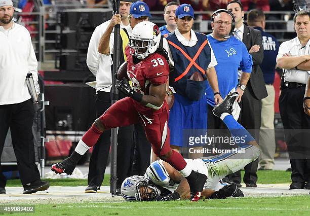 Running back Andre Ellington of the Arizona Cardinals runs with the football against outside linebacker DeAndre Levy of the Detroit Lions in the...
