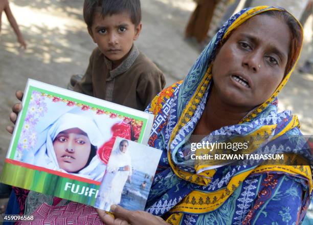 Pakistan Razea 29 Razia Khan Stock Photos, High-Res Pictures, and Images - Getty Images