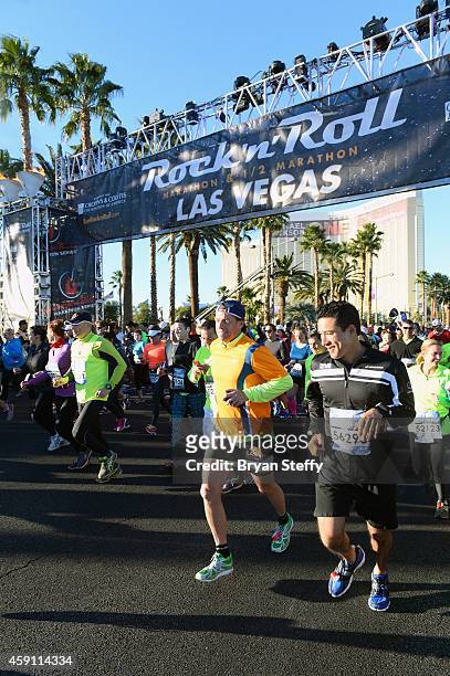 Mario Lopez rocked the #StripatNight in the Zappos.com Rock n Roll 1/2 of the 1/2 in Las Vegas on Sunday, benefitting the Crohns & Colitis Foundation...