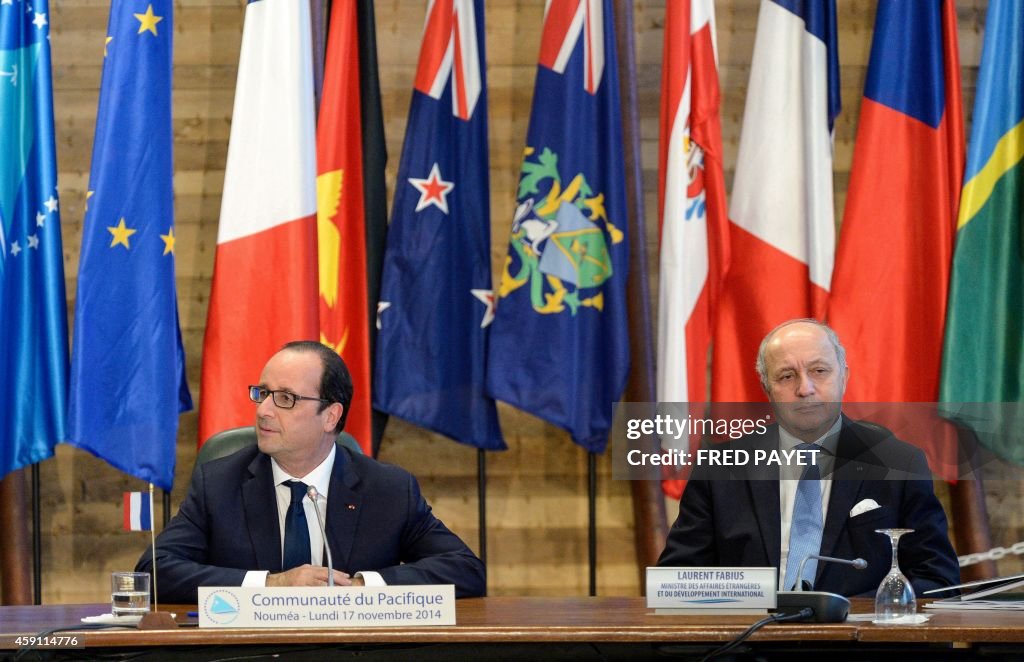 FRANCE-OVERSEAS-NCALEDONIA-POLITICS-HOLLANDE