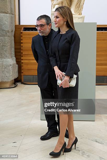 Queen Letizia of Spain and Spanish artist Jaume Plensa attend the 2013 Velazquez Plastic Arts award at the El Prado Museum on November 17, 2014 in...