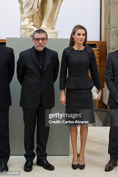 Queen Letizia of Spain and Spanish artist Jaume Plensa attend the 2013 Velazquez Plastic Arts award at the El Prado Museum on November 17, 2014 in...
