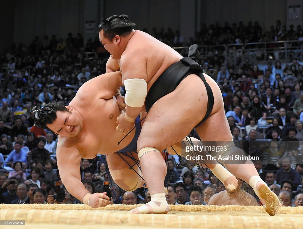 Grand Sumo Kyushu Tournament - Day Seven