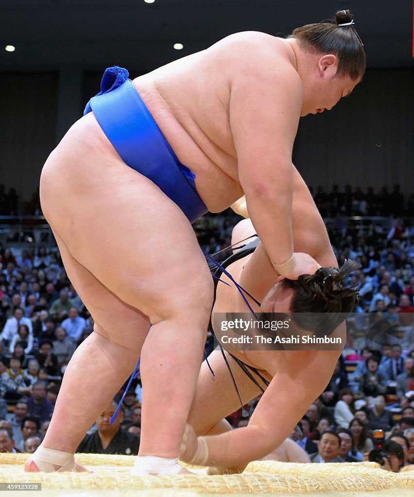 Grand Sumo Kyushu Tournament - Day Seven