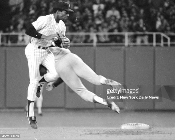 Yankees vs Kansas City Royals Playoffs Forced at 2d in the sixth, Hal McRae takes out Willie Randolph with body block.