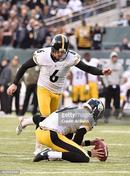 Shaun Suisham of the Pittsburgh Steelers in action against the New York Jets during their game at MetLife Stadium on November 3, 2014 in East...